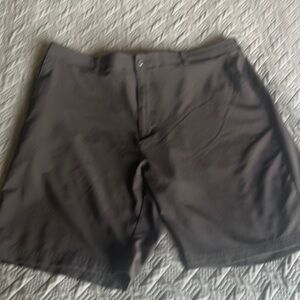 Size 42 Ben Hogan golf shorts. Hardly worn and in good shape.